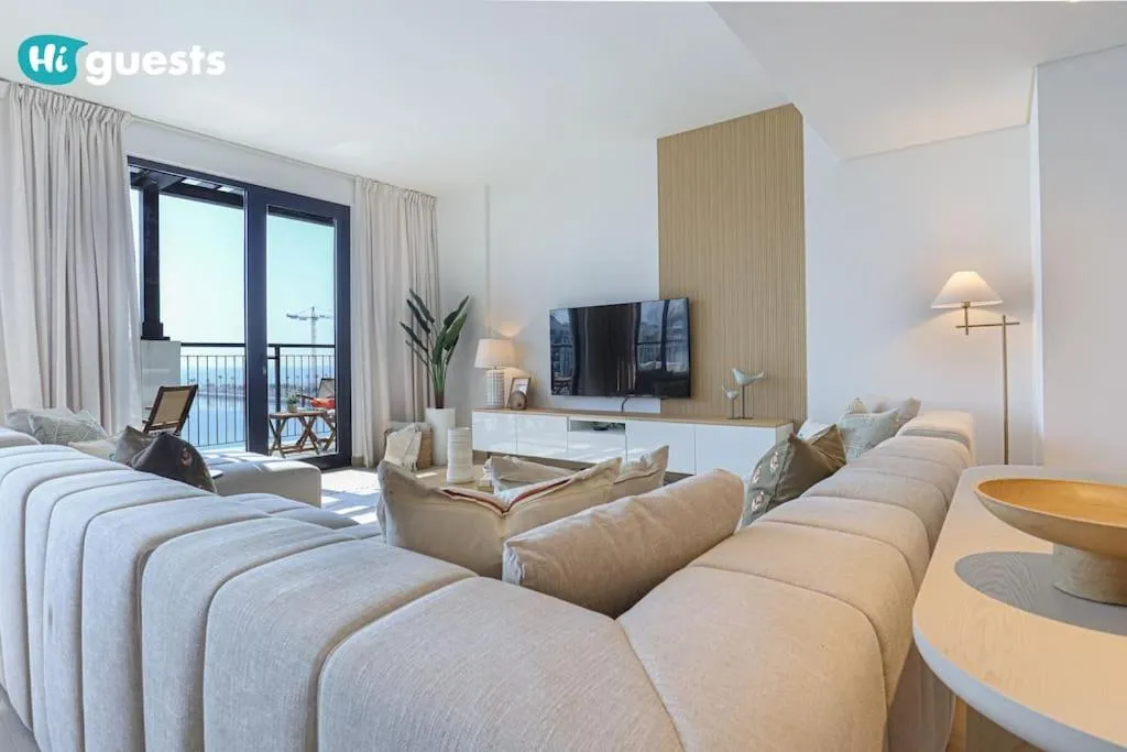 HiGuests – Beachfront Living Stunning 4 BR with Maid’s Room - 2
