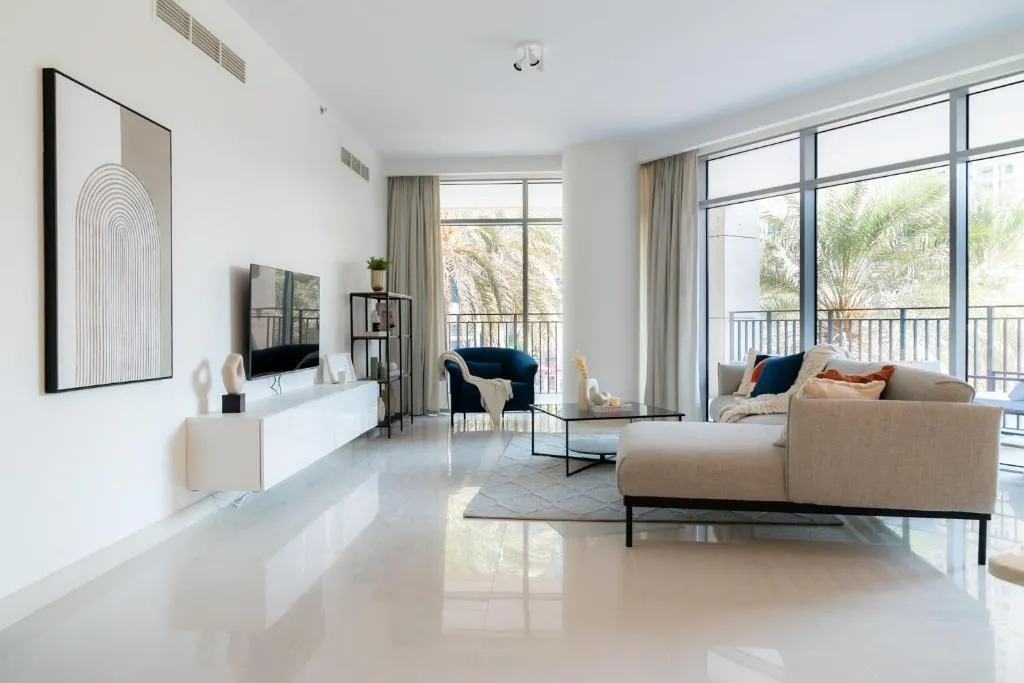 HiGuests – Elegant Apt With Terrace Minutes from Burj Khalifa