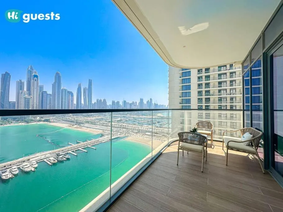 HiGuests – Marina Retreat, Luxurious 3BR Steps from the Beach