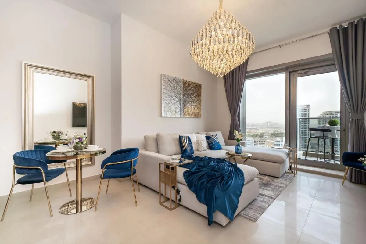 HiGuests – Spacious Apt for 5 With Spectacular Marina Views - 2
