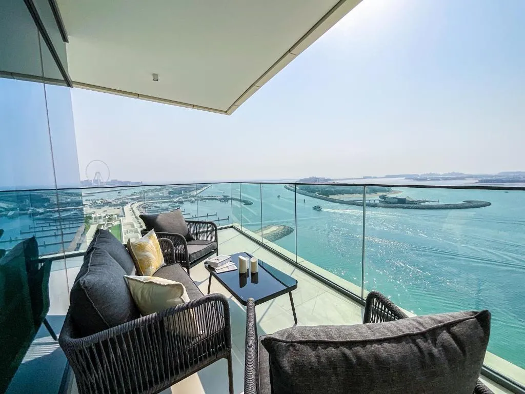HiGuests – Superlative apt with private beach access