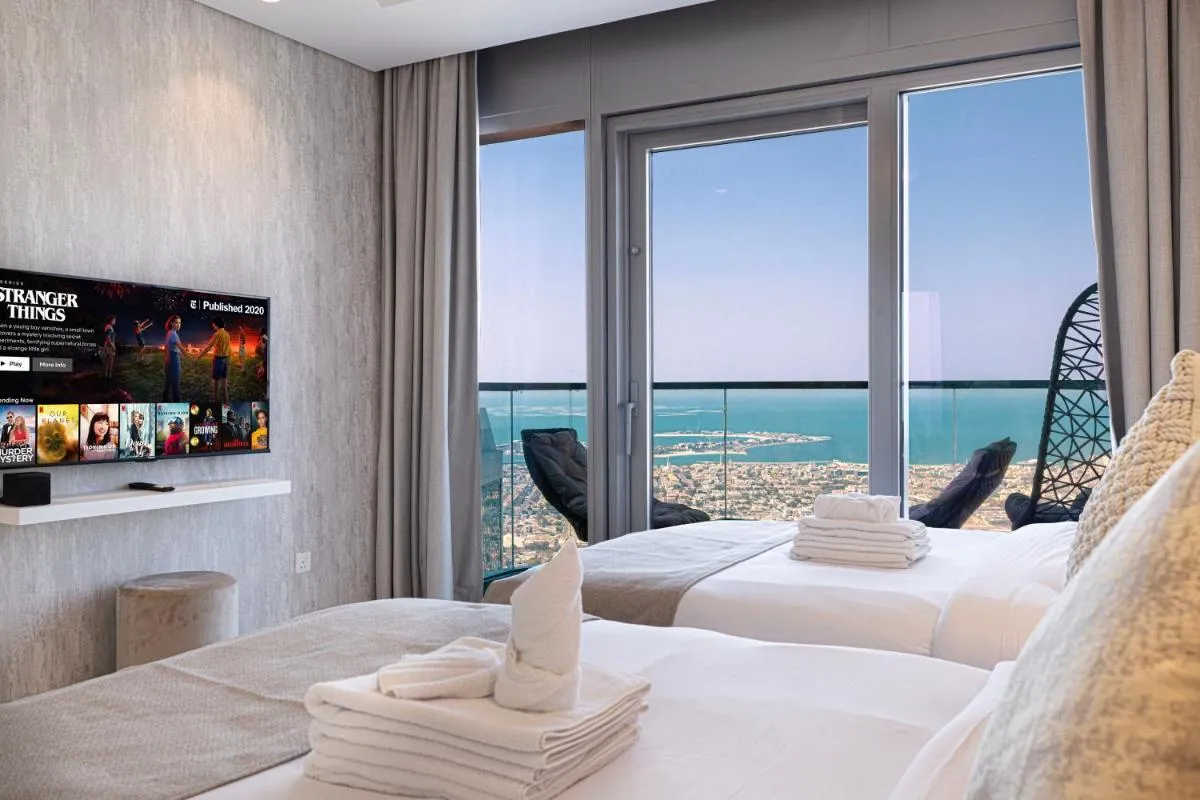 Highest infinity Pool in Downtown Dubai - 3