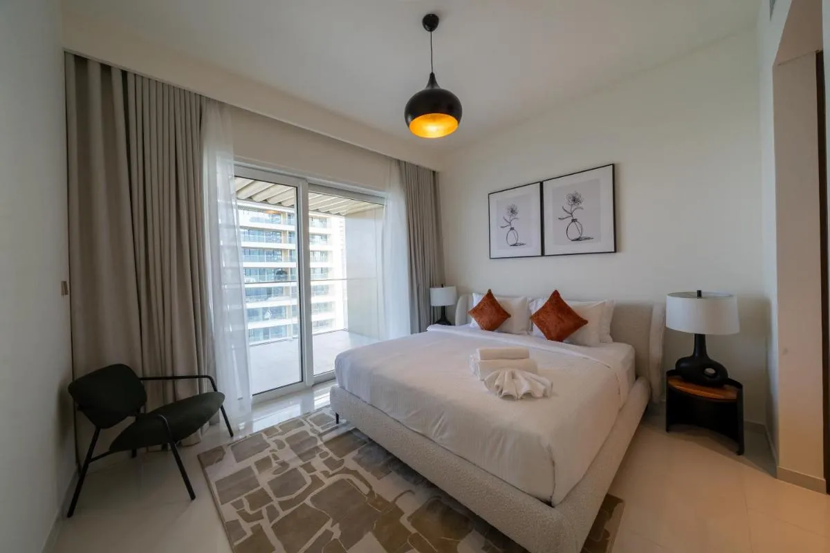 Homes & Beyond I Modern 2 BR Apt with Beach Access - 2