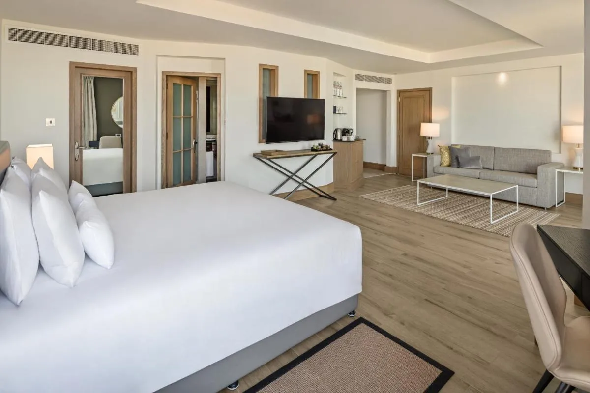 JA Beach Hotel, Dubai - 2
