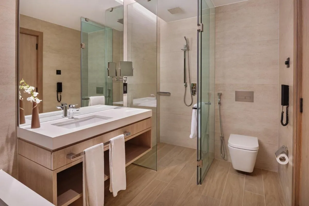 JA Lake View Hotel, Dubai - 2