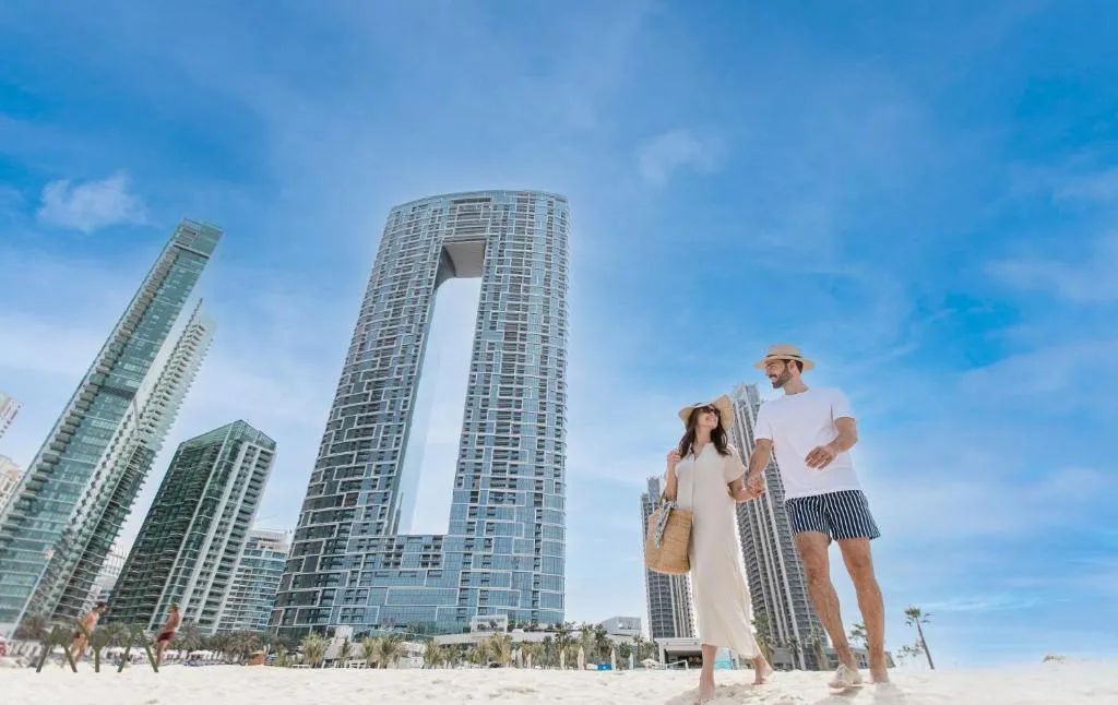 Jumeirah Gate Tower 1 – Stylish Apartment with Pool & City Views By ĀYA Boutique