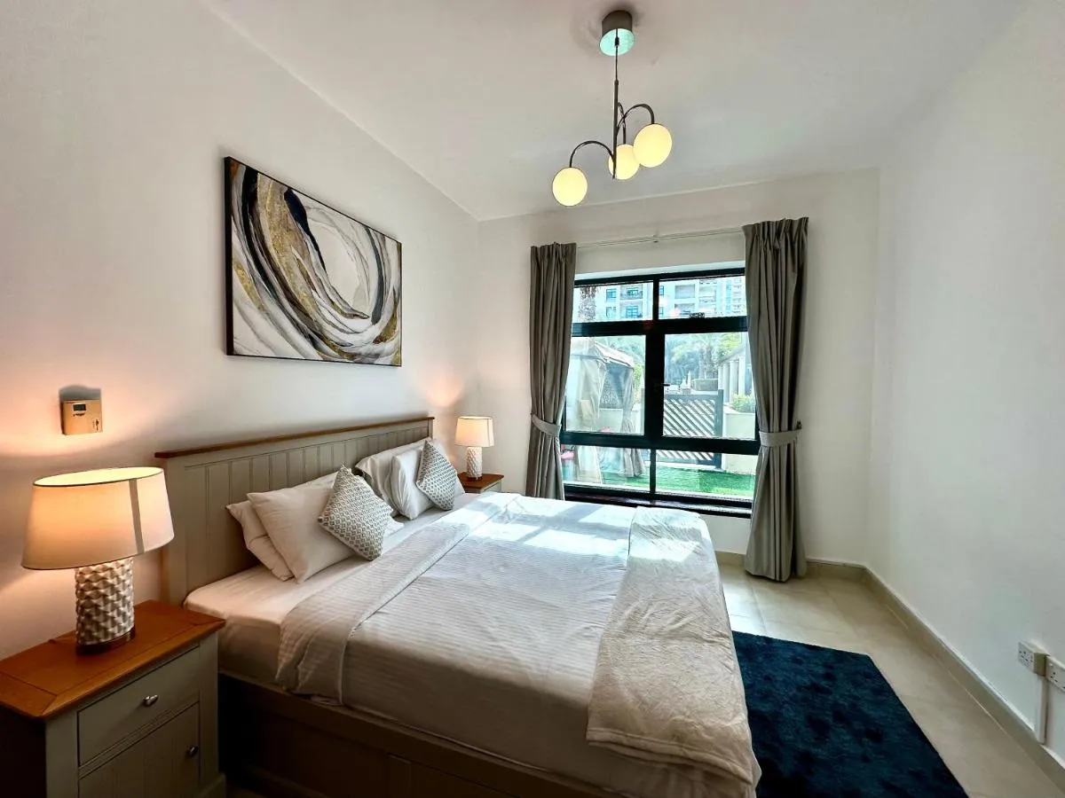 Lux BnB Travo Tower I Private Garden I Lake View - 2