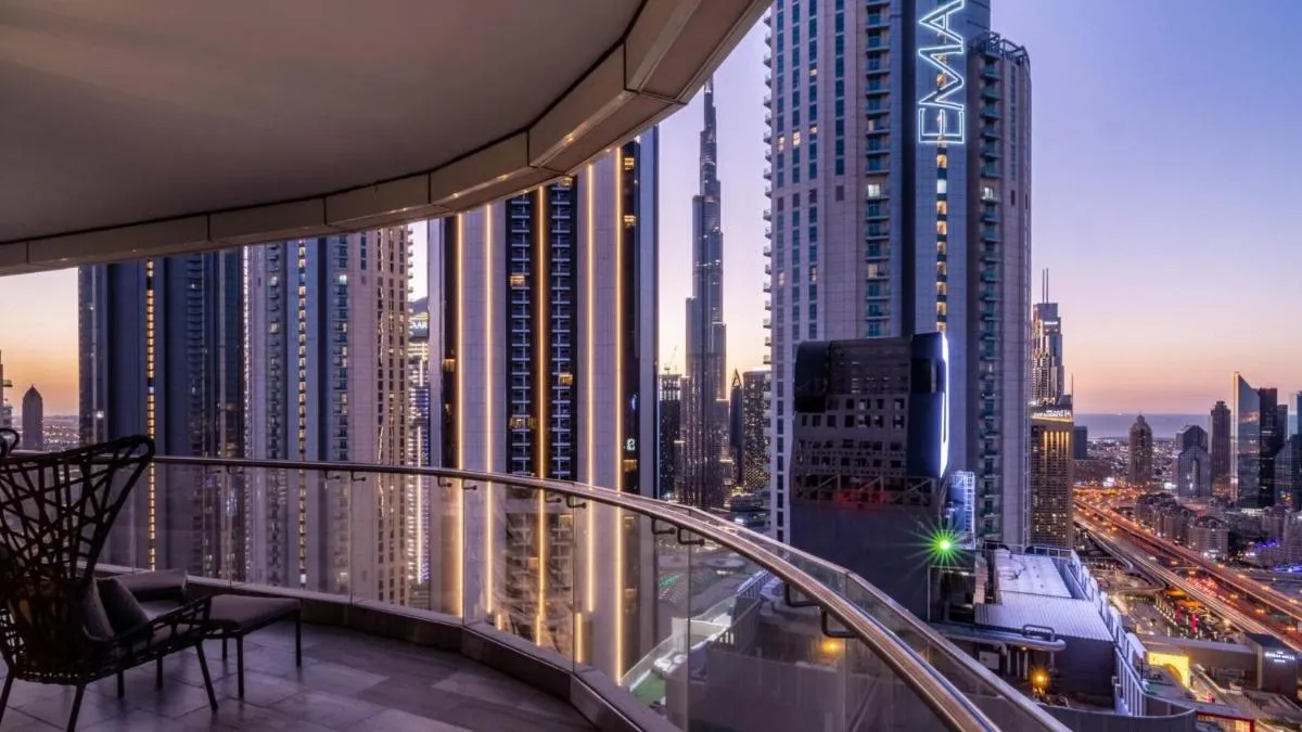 Luxe 6BR Penthouse with Burj View & Private Cinema - 2