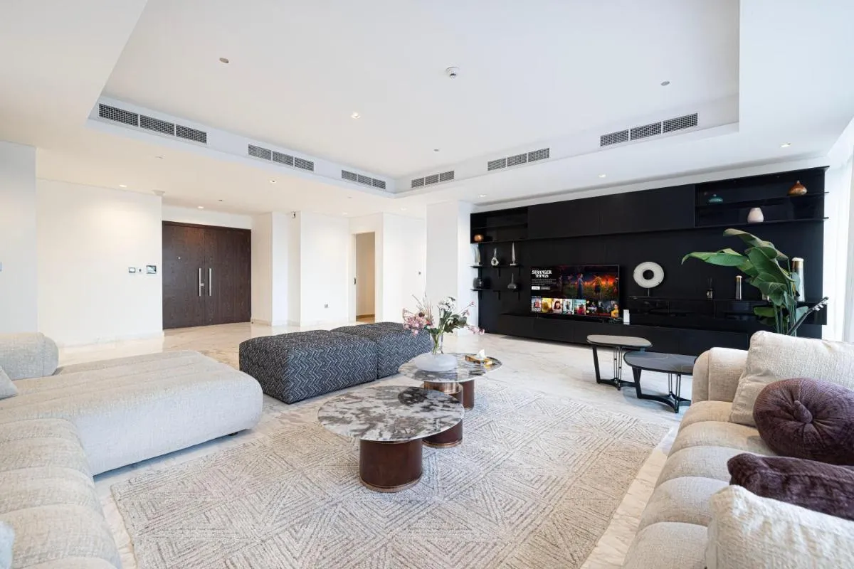 Luxe 6BR Penthouse with Burj View & Private Cinema - 3