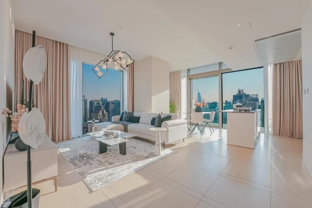 Luxe Living: Spacious Waterfront 2BR in Marina Gate