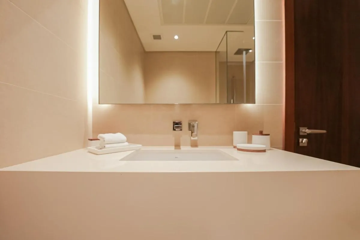 Luxe Living: Spacious Waterfront 2BR in Marina Gate - 3