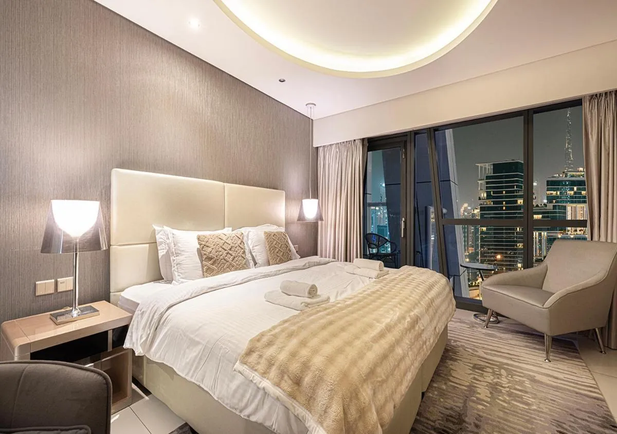Luxurious 2BDR Apartment in Paramount Towers with Burj Khalifa Views - 2
