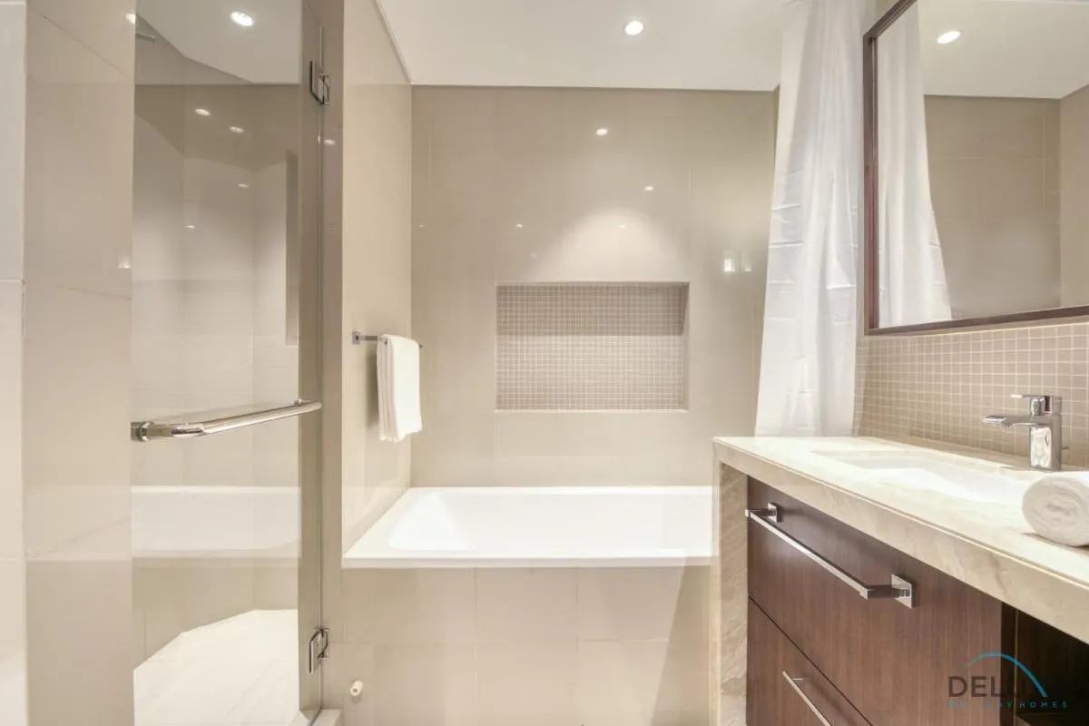 Luxurious 2BR Apartment at Boulevard Point Downtown Dubai by Deluxe Holiday Homes - 3