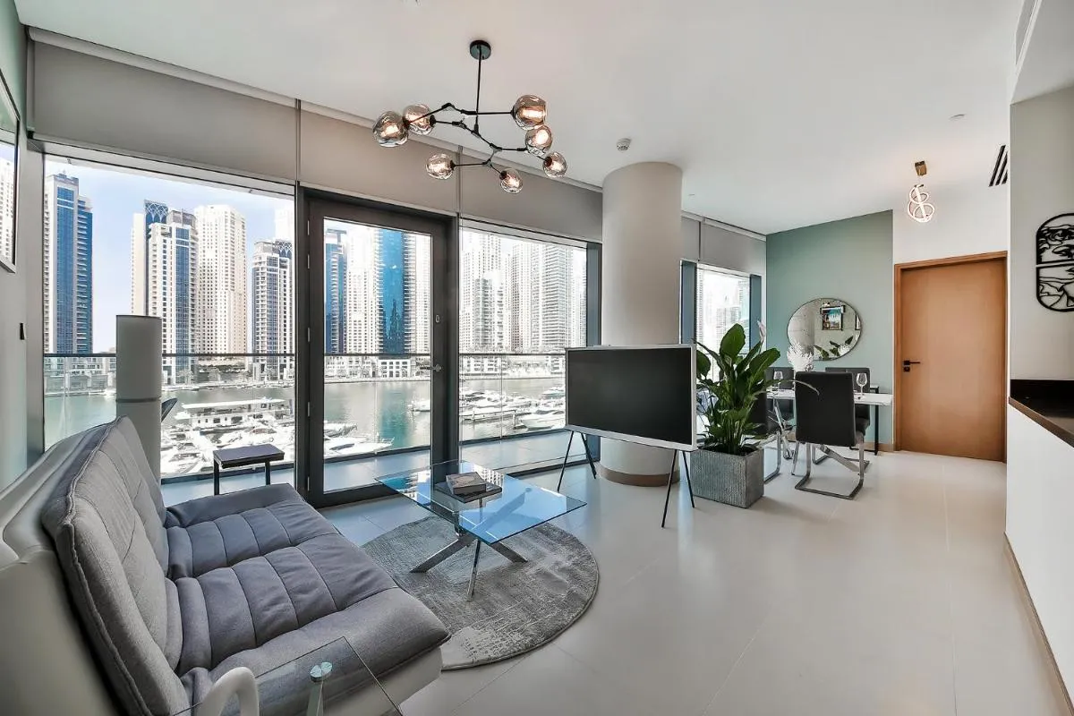 Luxurious 2BR apt with panoramic Marina view - 2