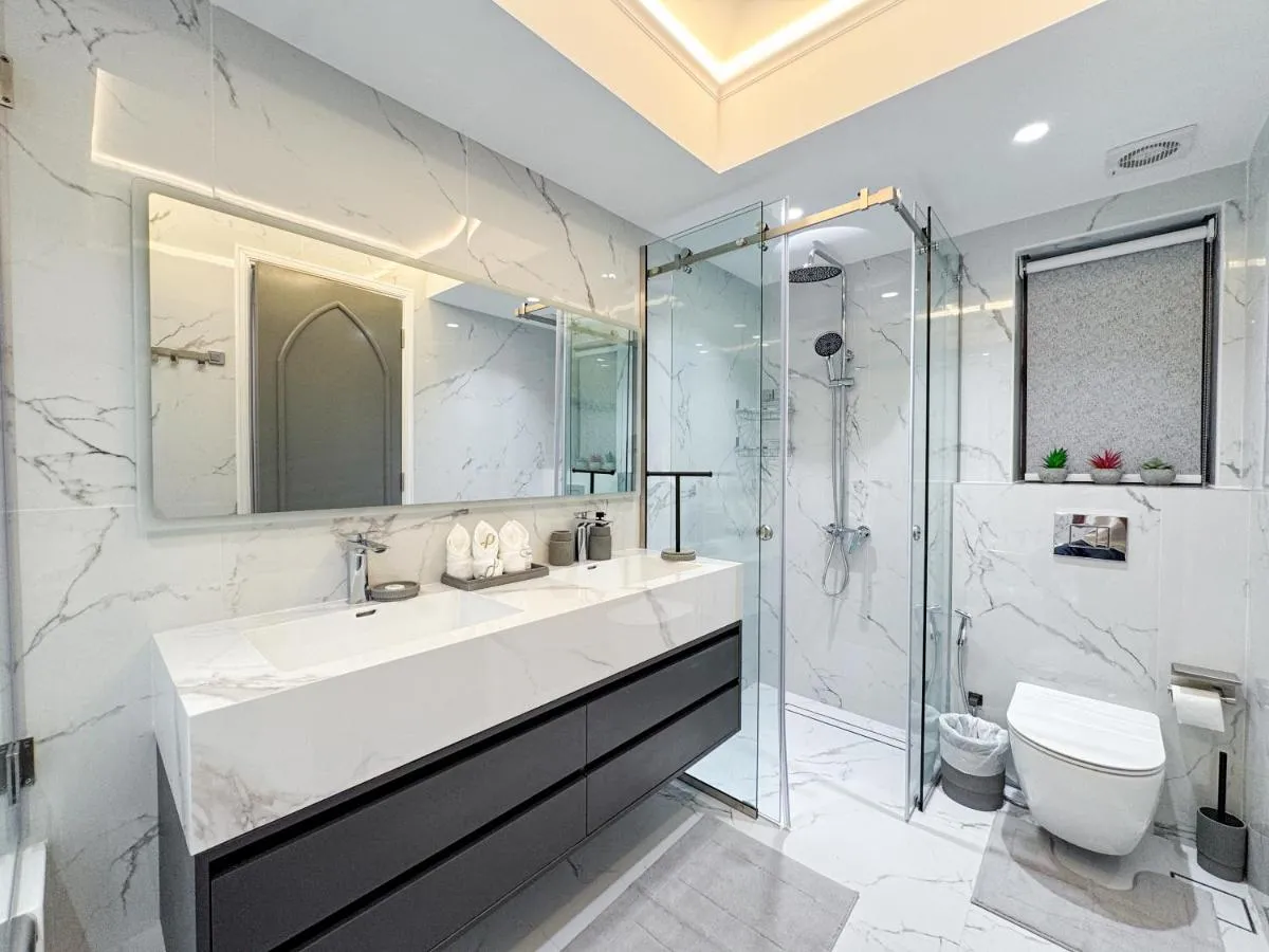 Luxurious 2 Bedroom apartment with Dubai Mall Fountain View facing Burj Khalifa - 3