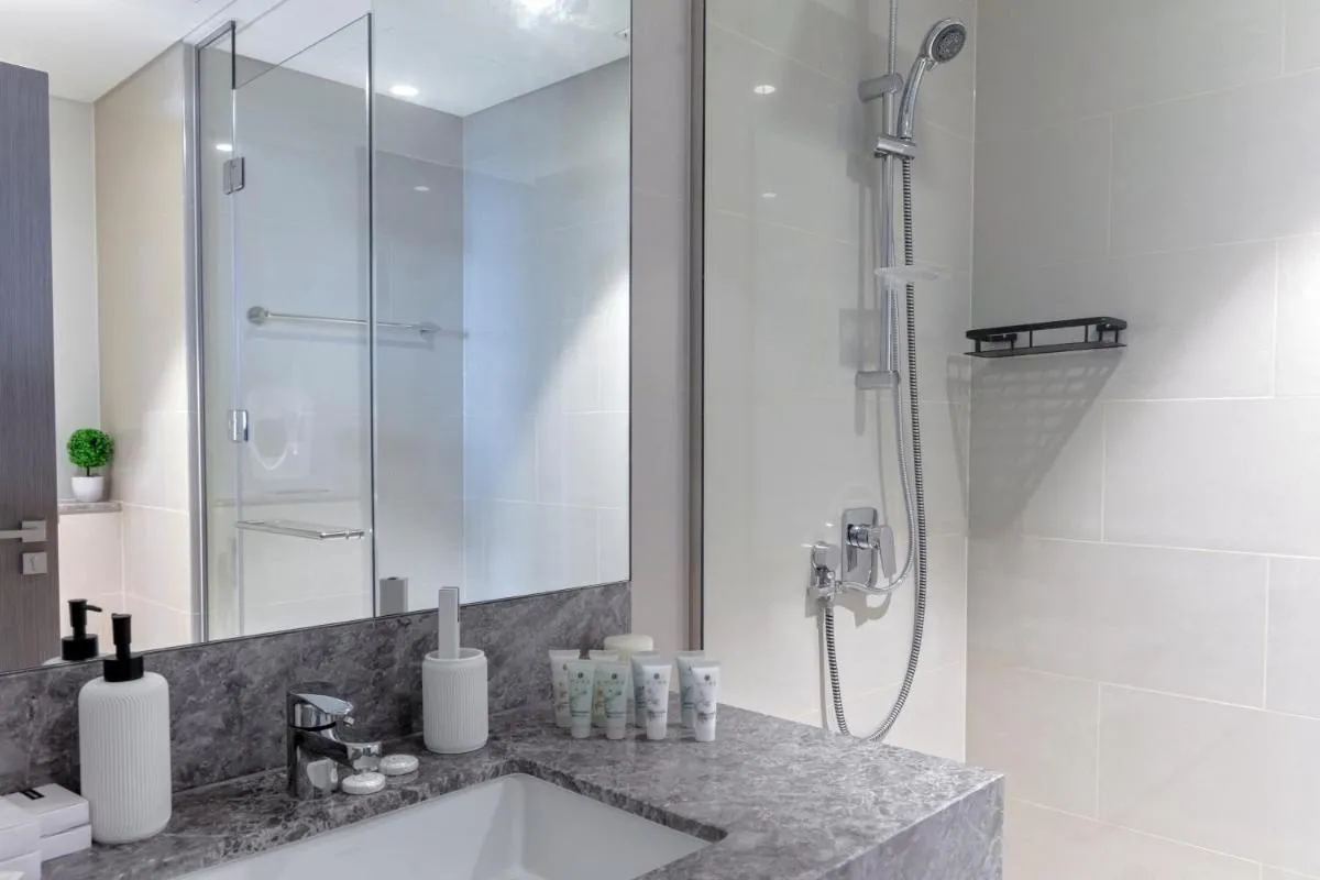 Luxurious 4BR Apartment w/ Prime Burj Khalifa View - 2