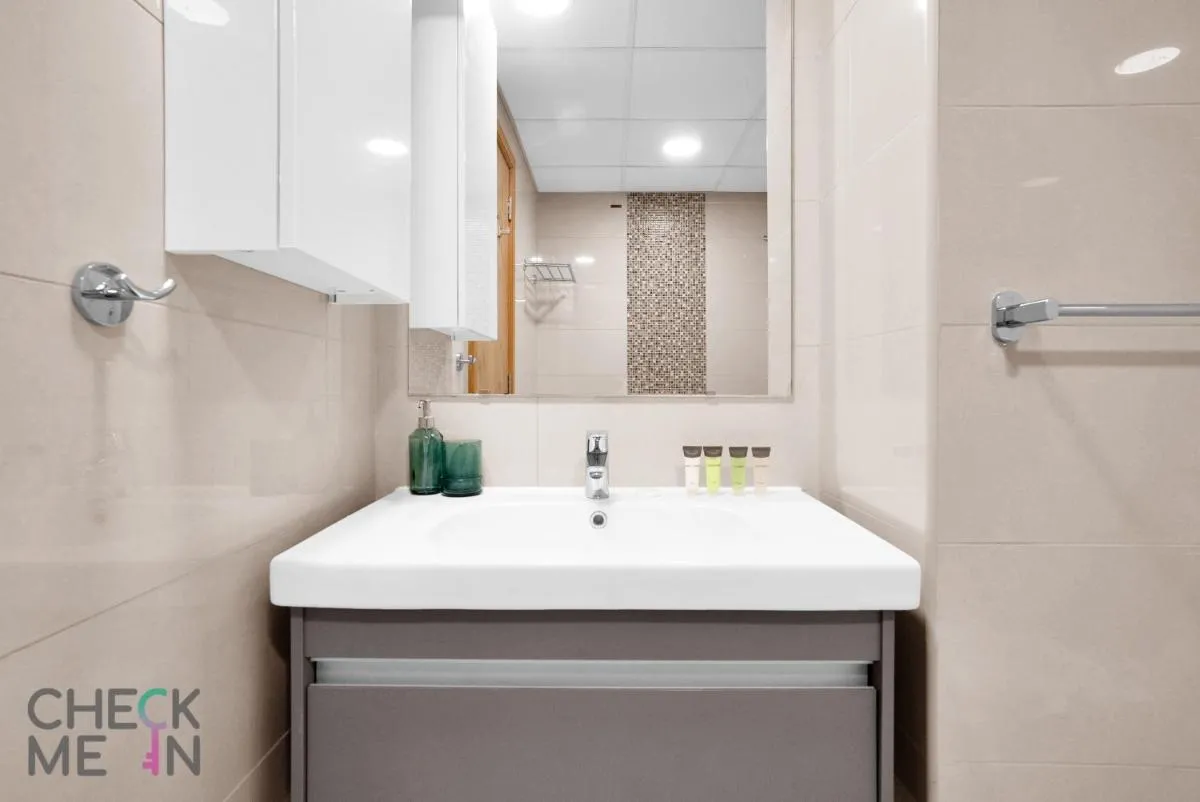 Luxury 2BR with Breath-taking Dubai Marina Views - 3