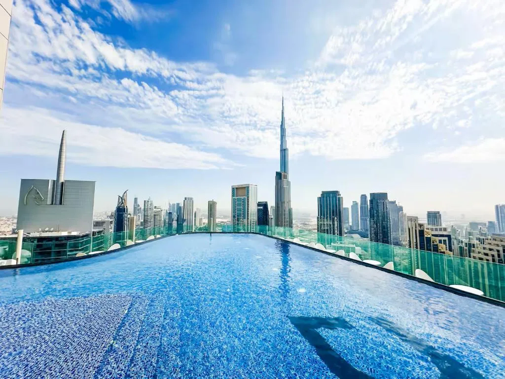 Luxury 2 Bedroom with Burj Khalifa View & Spectacular Rooftop Infinity Pool