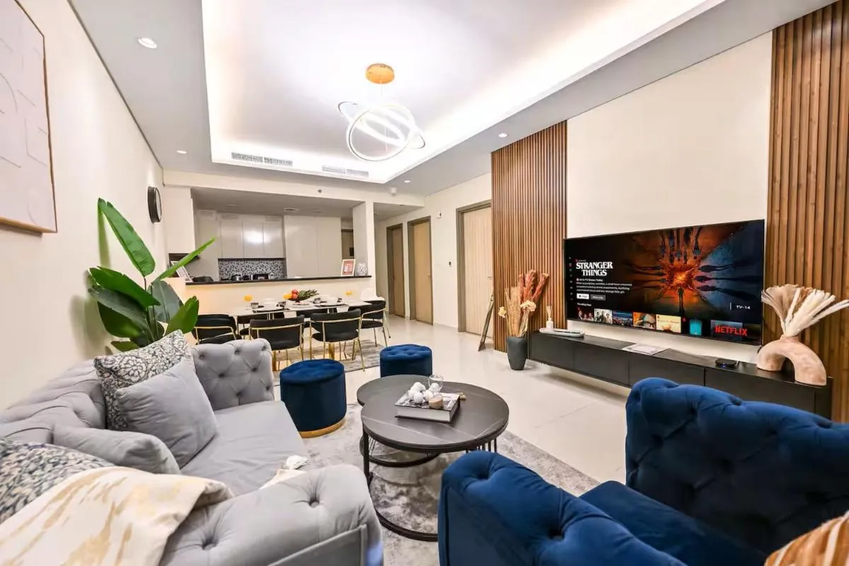 Luxury 2 Bedroom with Burj Khalifa View & Spectacular Rooftop Infinity Pool - 2