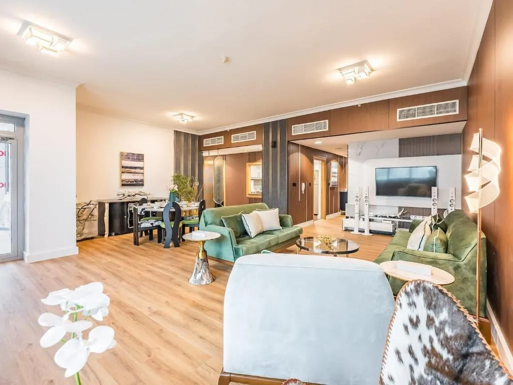 Luxury 2-br Condo With Stunning Views And Balcony