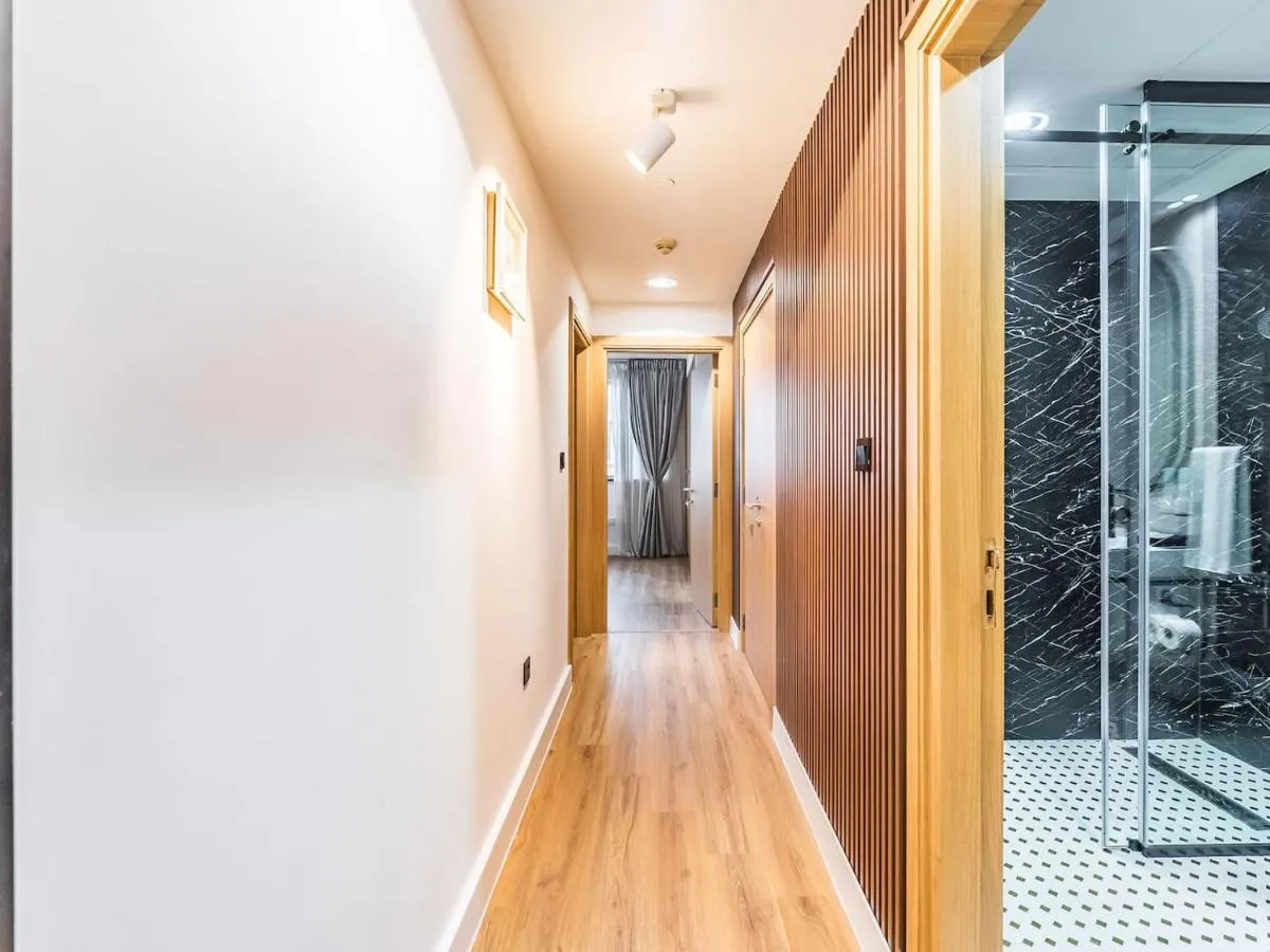 Luxury 2-br Condo With Stunning Views And Balcony - 3