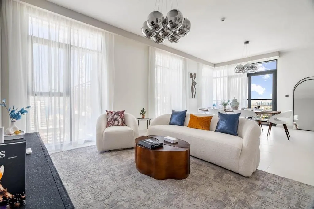 Luxury 3BR Penthouse Retreat – Private Beach & Palm Views