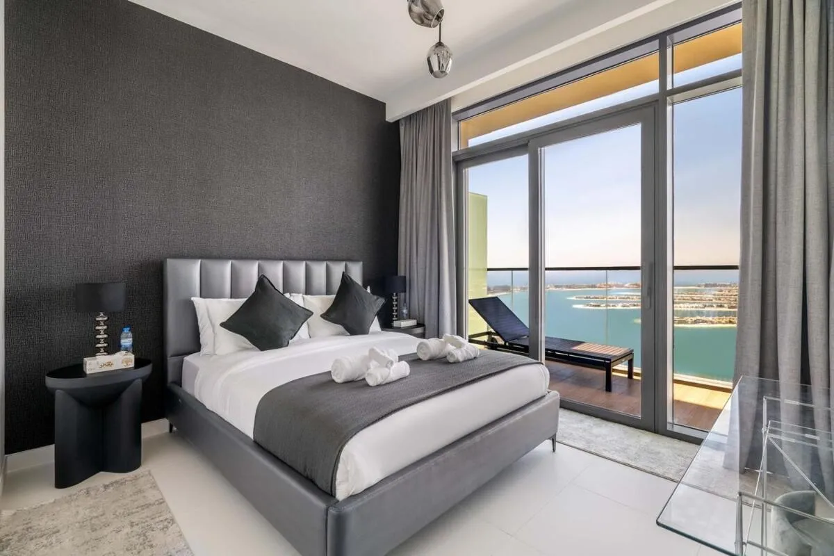 Luxury 3BR Penthouse Retreat – Private Beach & Palm Views - 3
