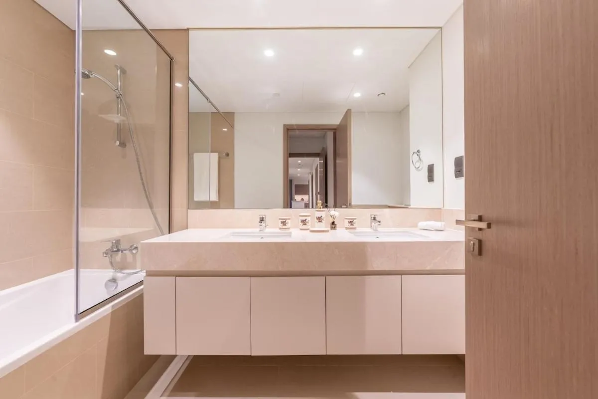 Luxury 4BR with Hermes Touch & Burj Khalifa View - 3