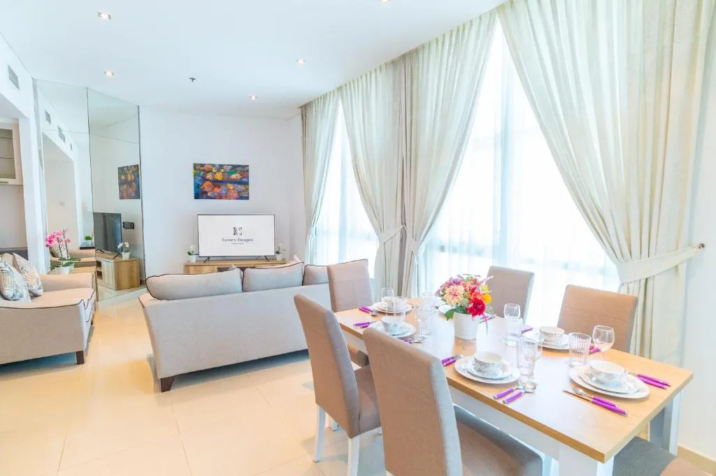 Luxury Escapes – Spacious 2BR Apt in the heart of Dubai Marina- Yacht Bay