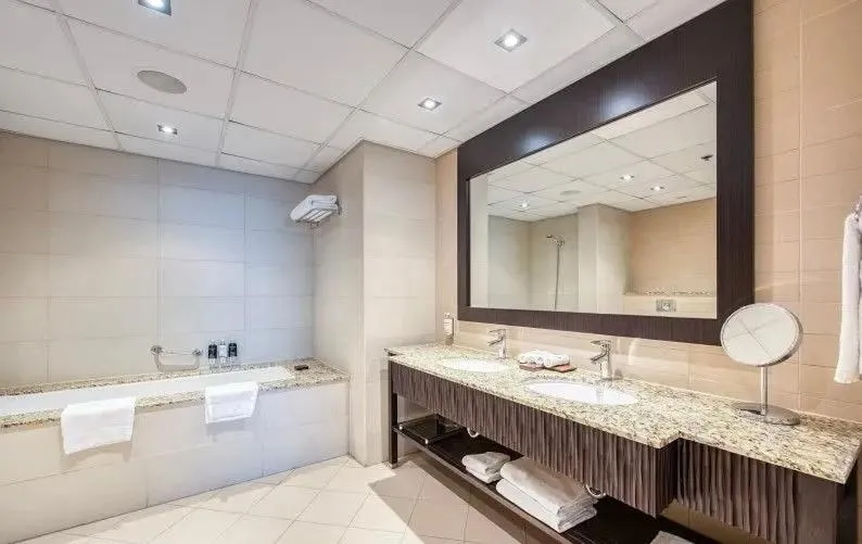 Luxury Holiday Home, Spacious 1 bedroom, Burj Alarab full ocean view, Anantara the palm, Palm Jumeirah, Dubai - 3