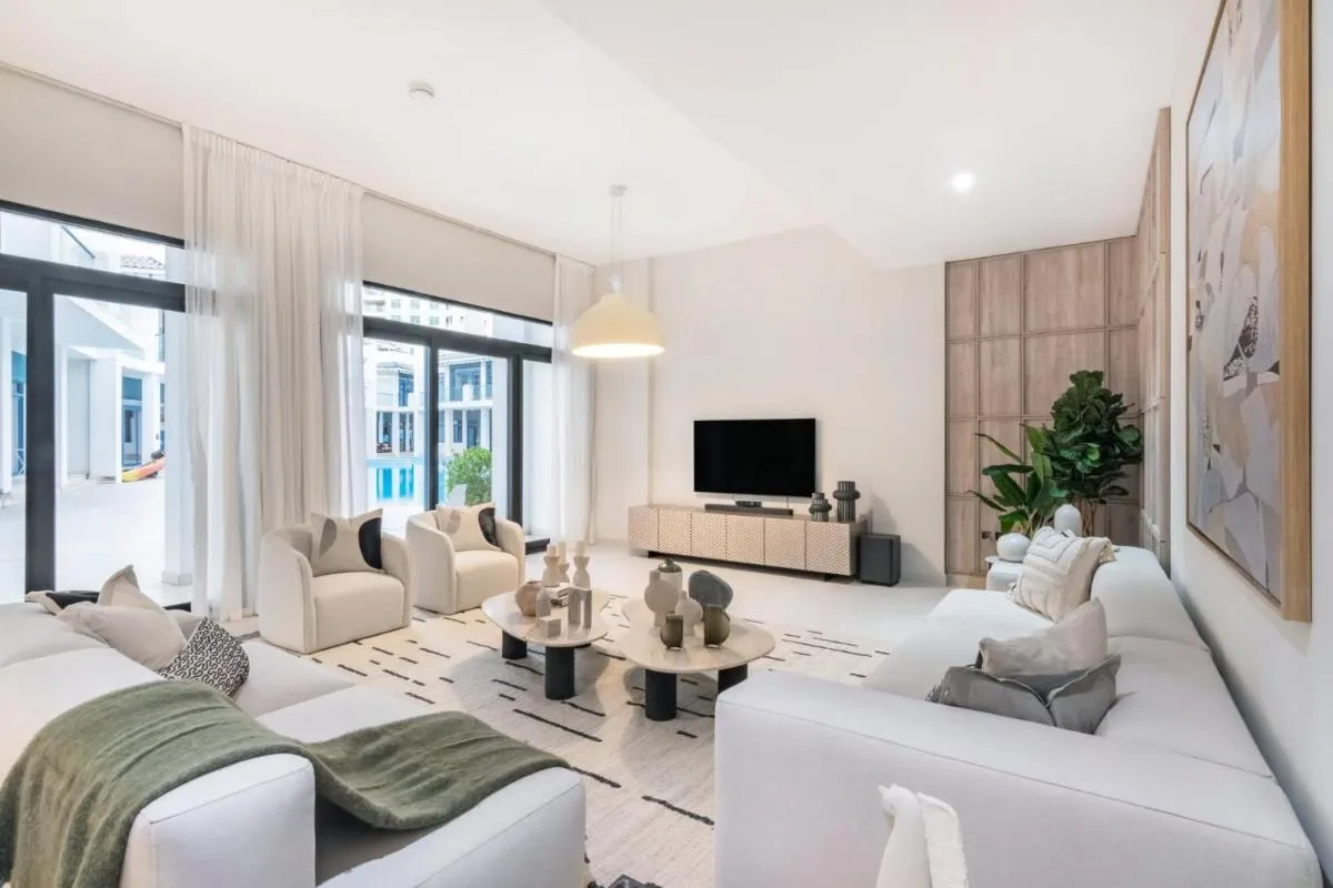 Luxury Palm Villa with Rooftop Garden, Resort Style Pool and Beach by Exclusive Holiday Homes - 3