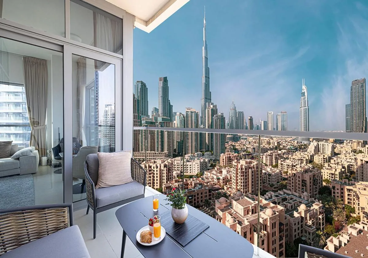 Magnificent 4 Bedroom Apartment, Bellevue Tower - 2
