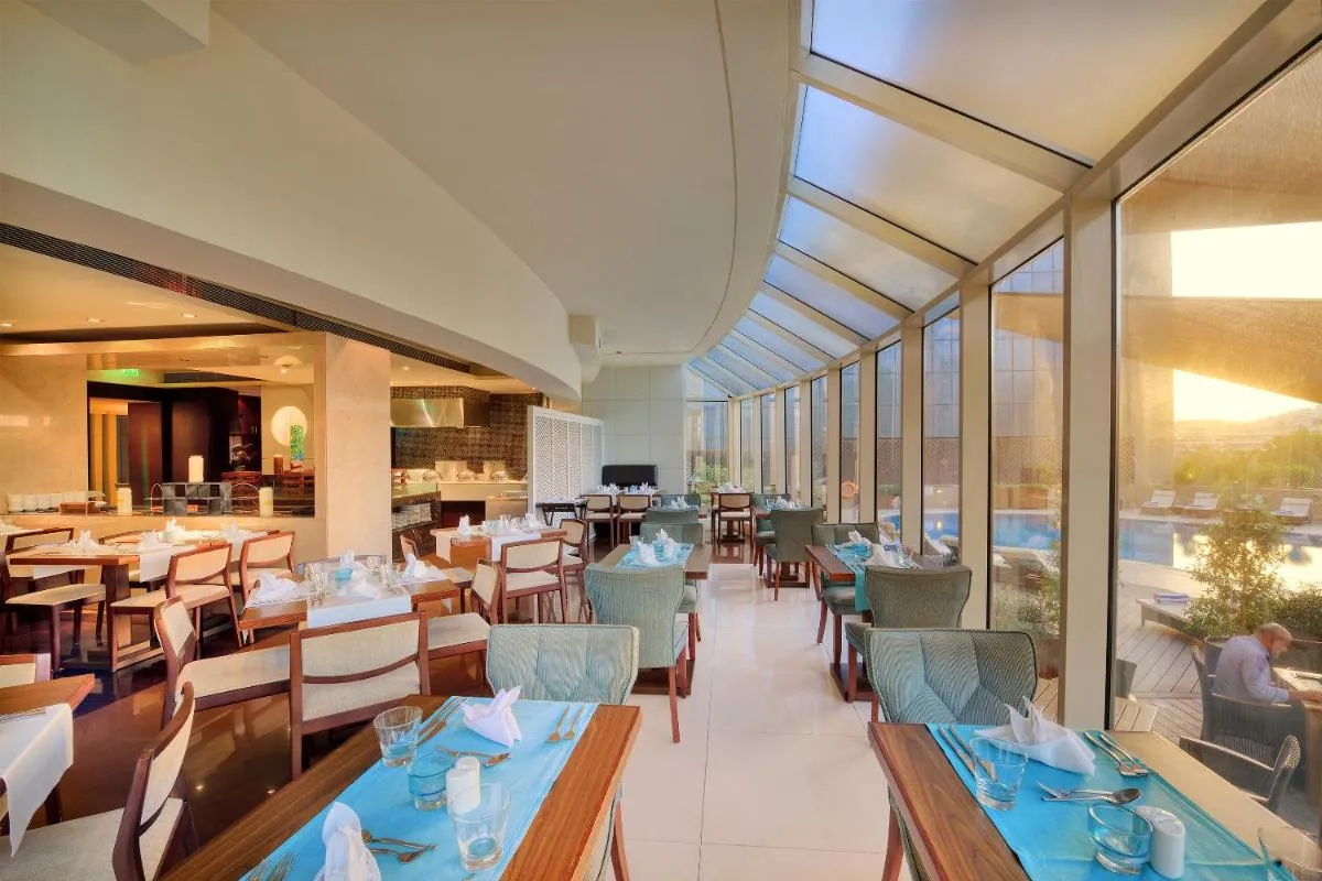 Majestic City Retreat Hotel - 3