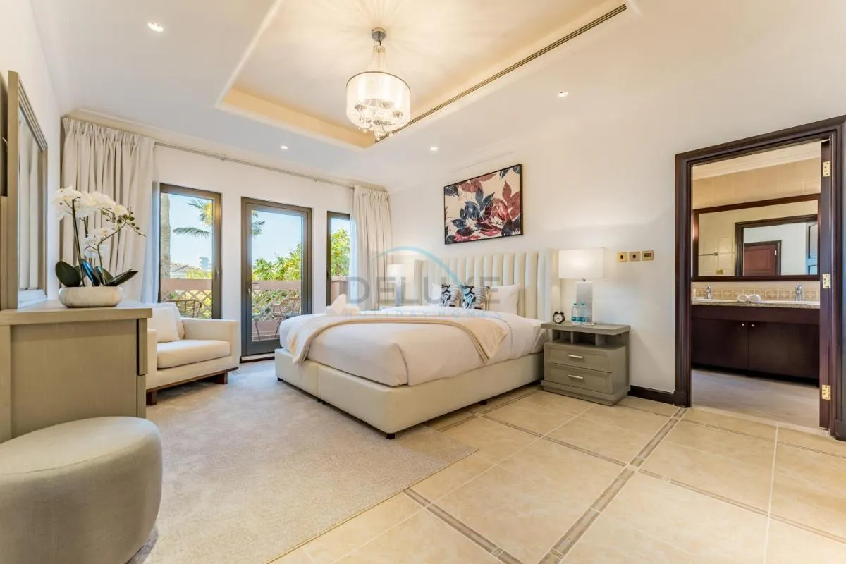 Minutes Walk from the Beach 3BR and Assistant’s Room Villa with Terrace, Canal Cove Villa 1, Palm Jumeirah by Deluxe Holiday Homes - 2