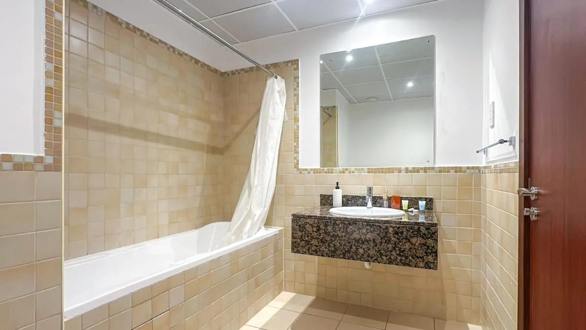 Modern Oasis in Heart of Marina with Marina View – 11AB05 - 3