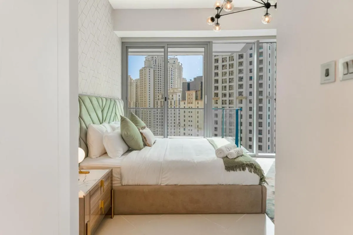 Newly Designed 3 beds w marina eye view - 2