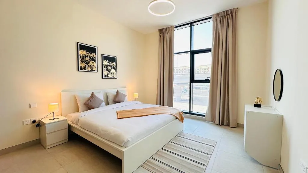 Palette Lavish Apartments at Concord tower with Rooftop Pool