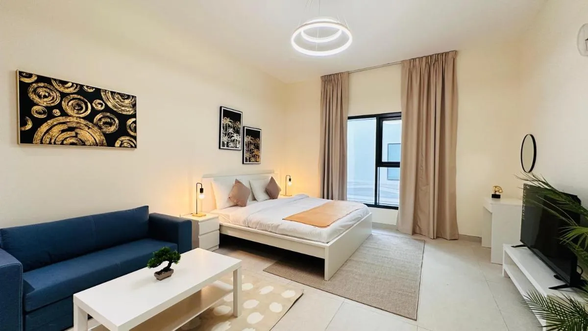 Palette Lavish Apartments at Concord tower with Rooftop Pool - 3