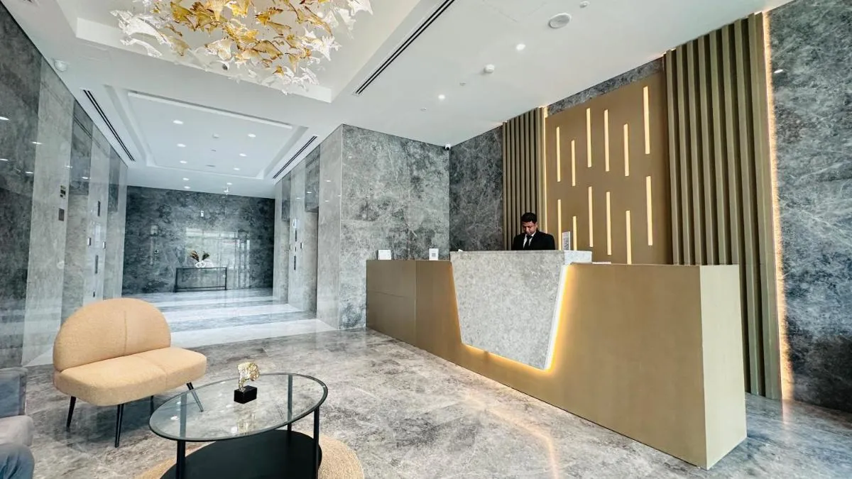 Palette Lavish Apartments at Concord tower with Rooftop Pool - 2