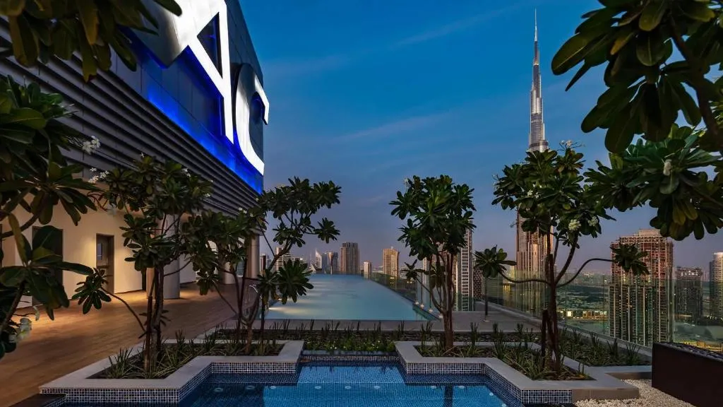 Paramount Hotel Midtown – Luxury Apartments by Dale Lee