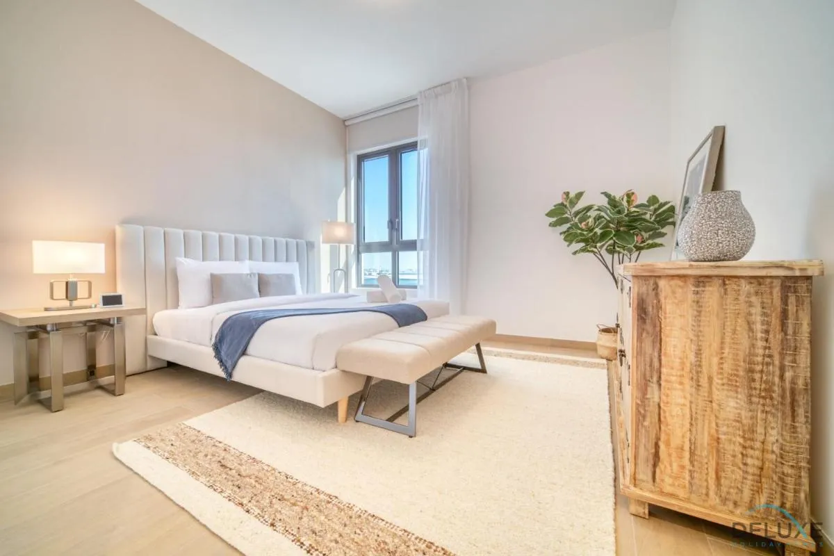Peaceful 4BR Penthouse with Assistant Room at Le Pont Jumeirah by Deluxe Holiday Homes - 2