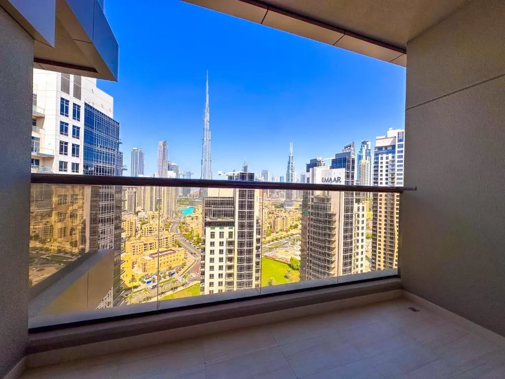 Prime 2BR with Burj Khalifa & Dubai Canal View – 20AB16