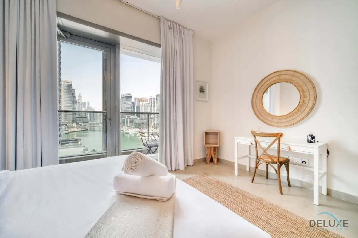 Rustic 2BR at Sparkle Tower 1 Dubai Marina by Deluxe Holiday Homes - 2