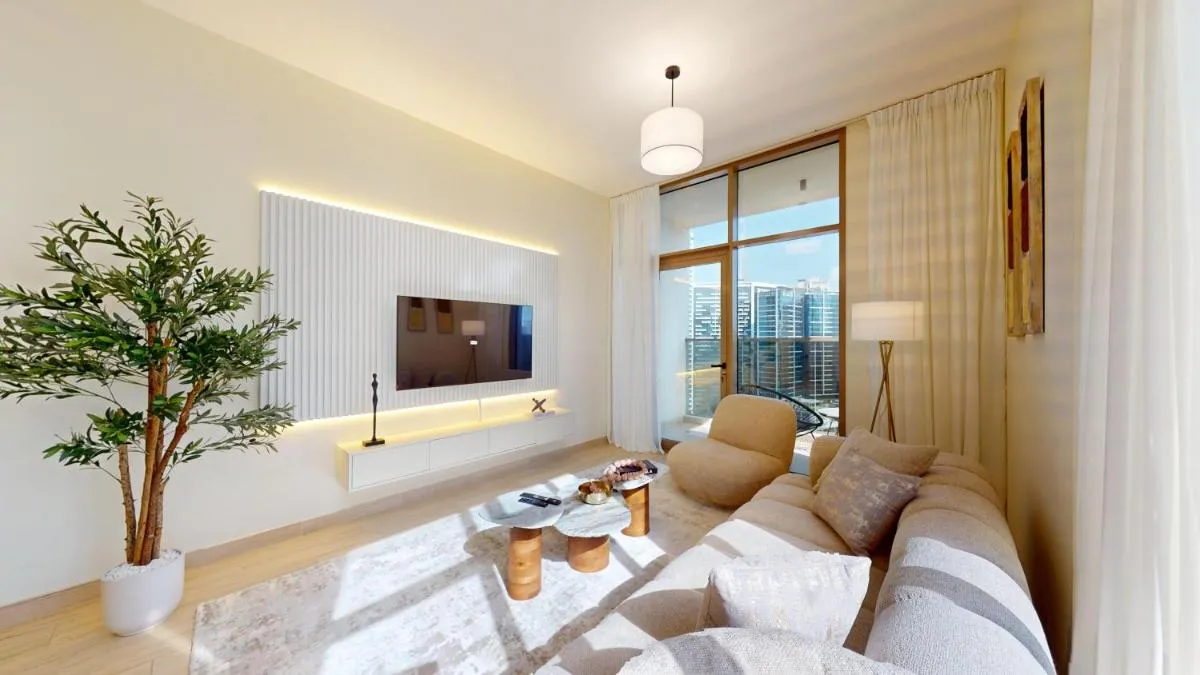 Scenic Canal View Homes – 8 mins to Dubai Mall – Pool & Gym Access - 2