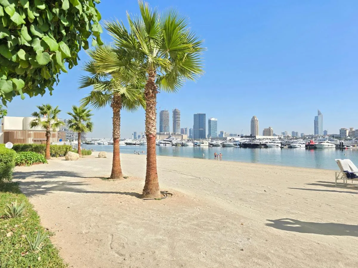 Seaside Serenity Perfect Beachfront Holiday Haven - 2