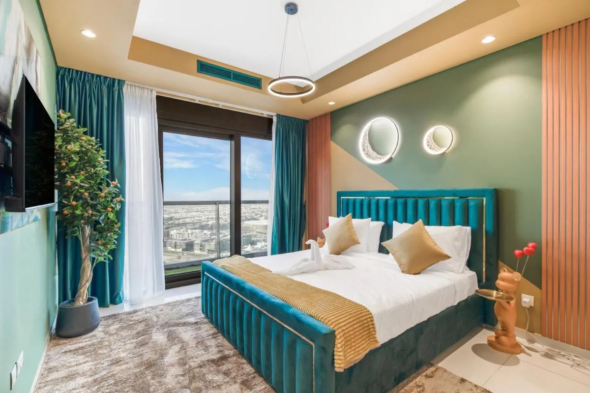 Sky Pool Gem with Iconic Burj Khalifa Views 3Br apartment in Paramount Hotel Midtown - 2