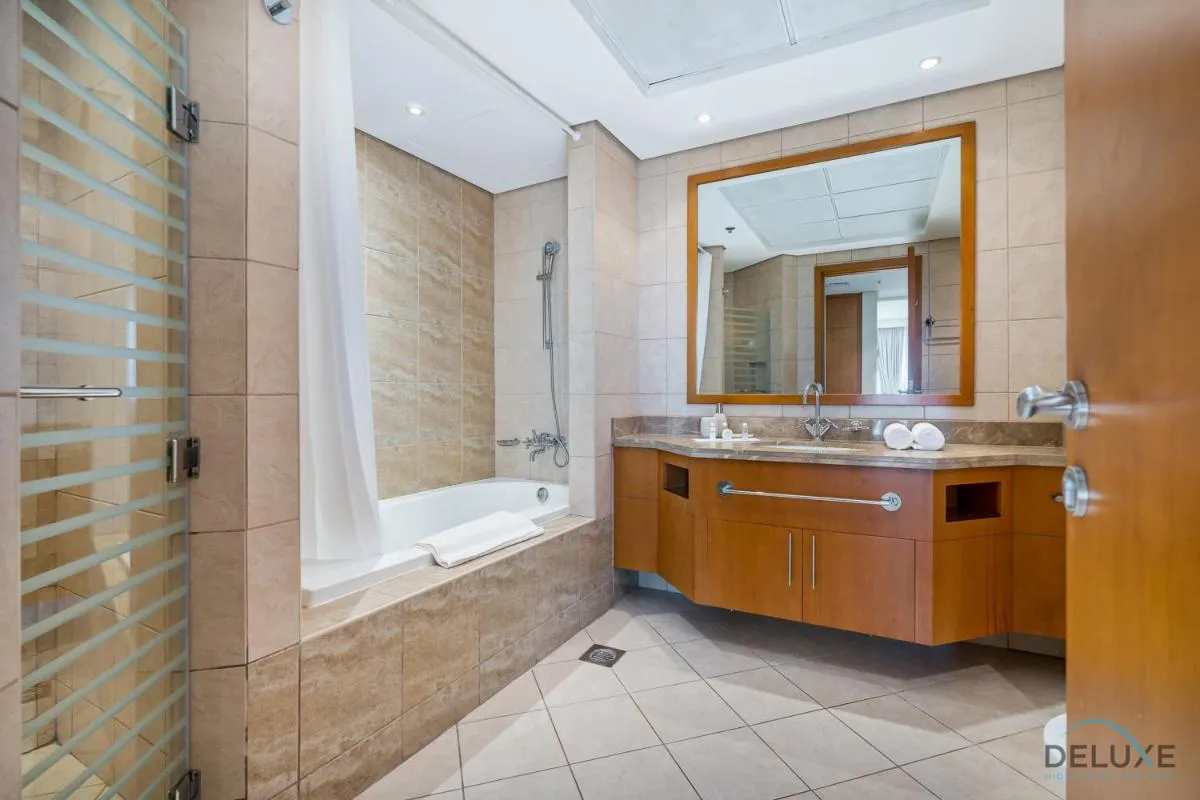 Sophisticated 3BR w/ Assistant’s Room at Al Fattan Marine Towers 2 JBR by Deluxe Holiday Homes - 3