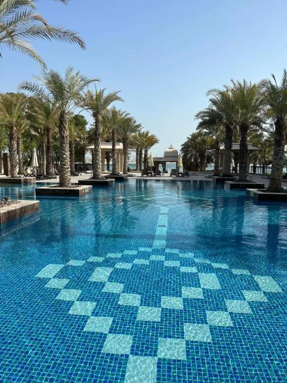 Spacious 2-bedroom beachfront apartment with pool