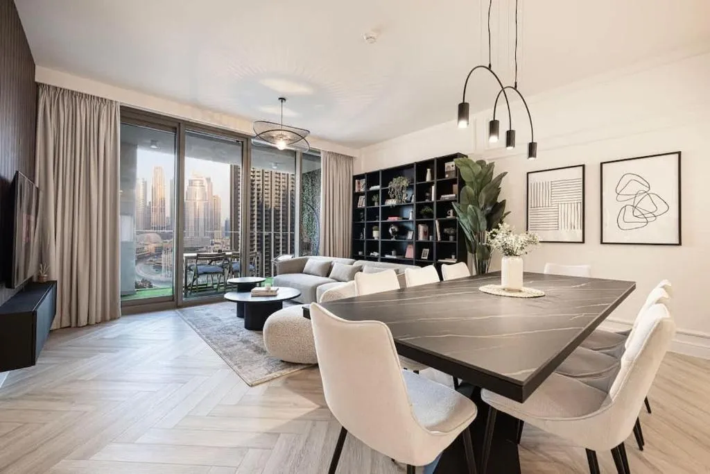 Spacious 4-Bedroom Apartment with Full Fountain and Burj Khalifa Views – 10 min Walk to Dubai Mall
