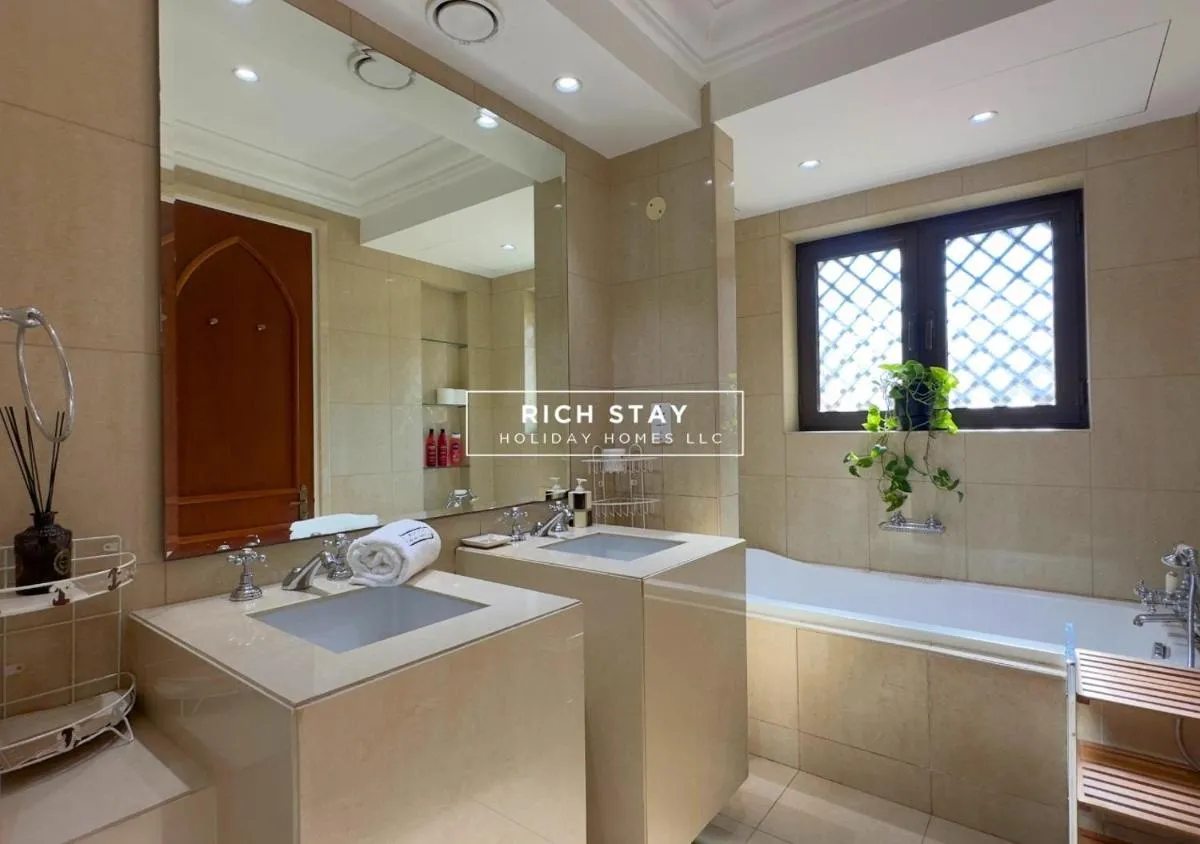 Spectacular 2BR in Souk Al Bahar, Downtown with Burj & Dubai Mall view by Rich Stay - 3